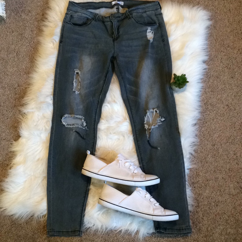 Pre Destroyed gray pants